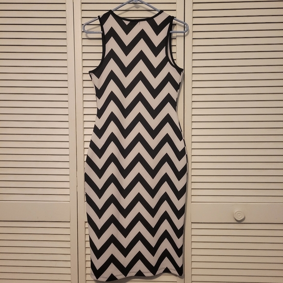 Ruby Rox dress - Picture 2 of 5